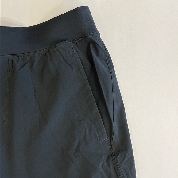 Lululemon In Mind Short 9” Size Small - Picture 4 of 7